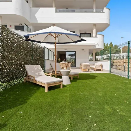 Apartmán Garden Apt. Aranya - Pool, Gym And Co-working Space *